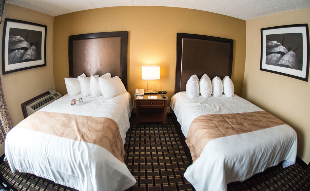 Quality Inn New Kensington Экстерьер фото