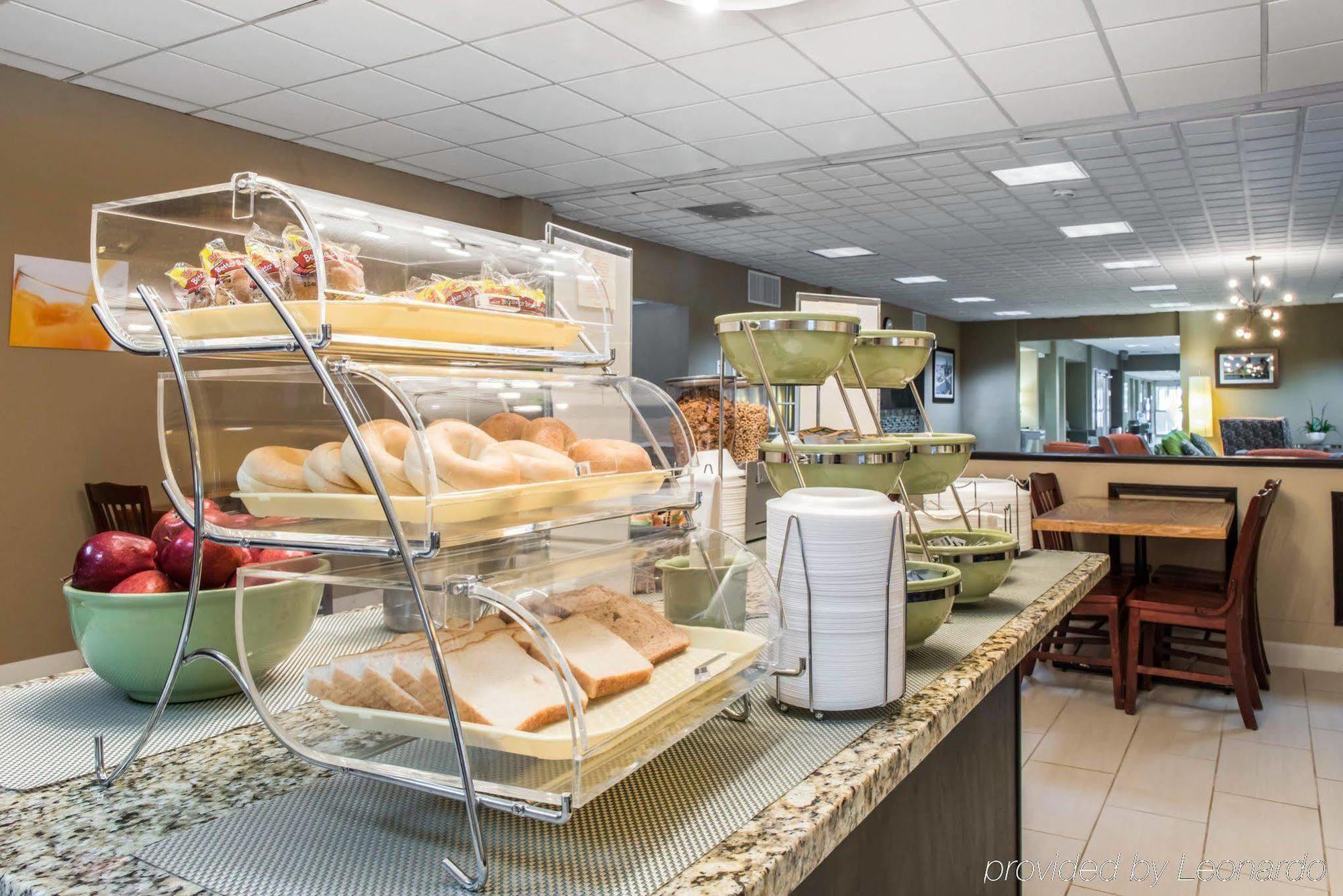 Quality Inn New Kensington Экстерьер фото