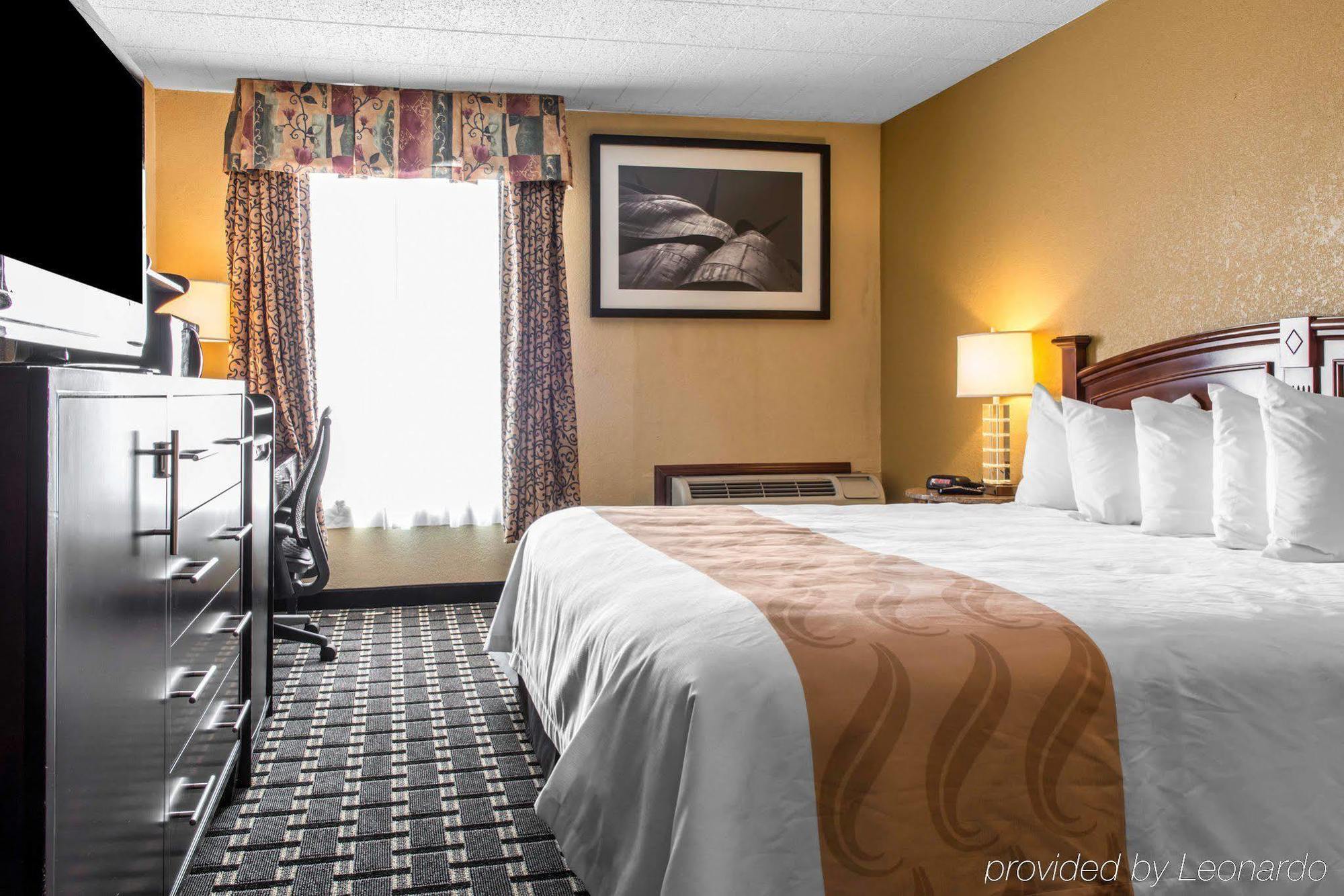 Quality Inn New Kensington Экстерьер фото