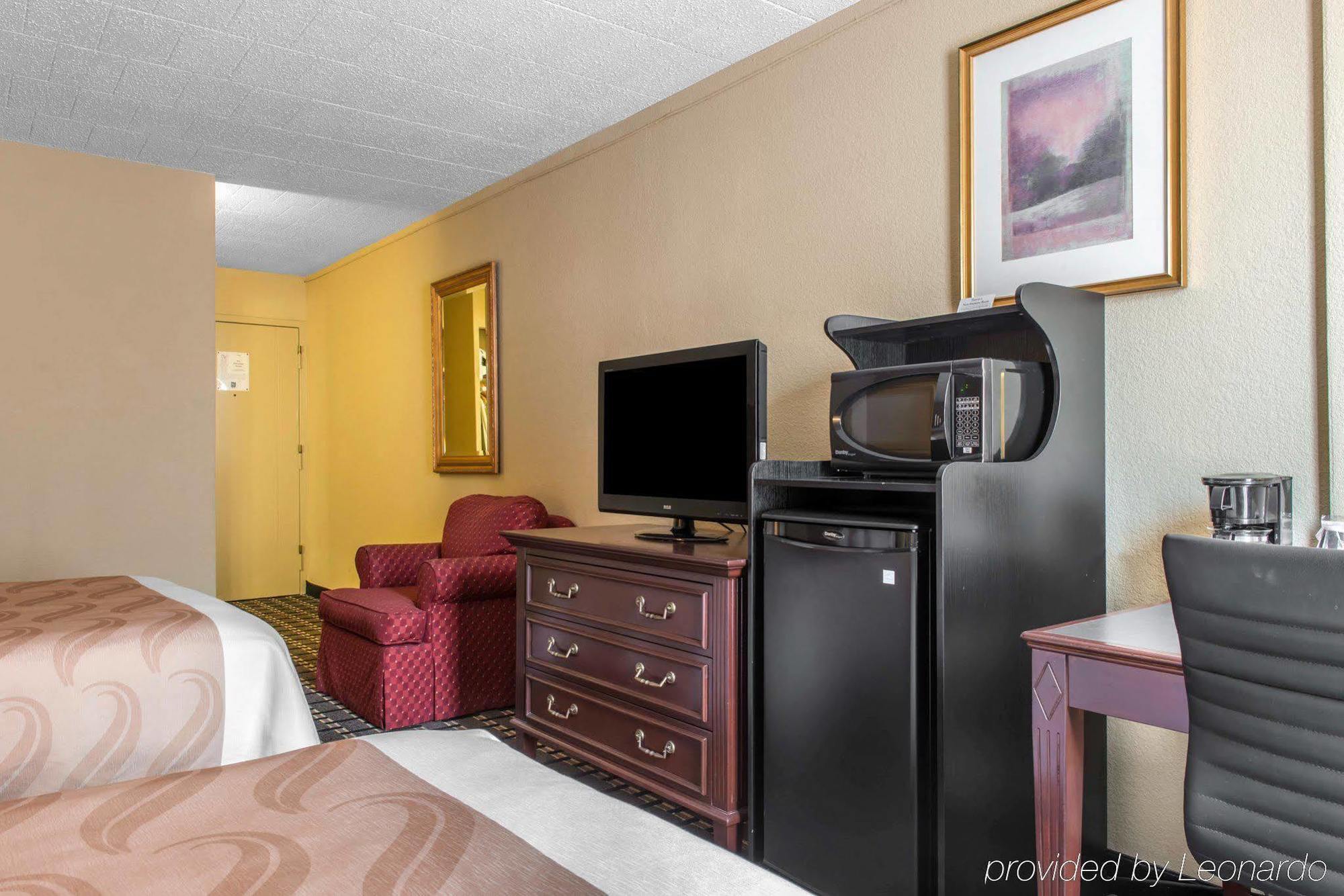 Quality Inn New Kensington Экстерьер фото