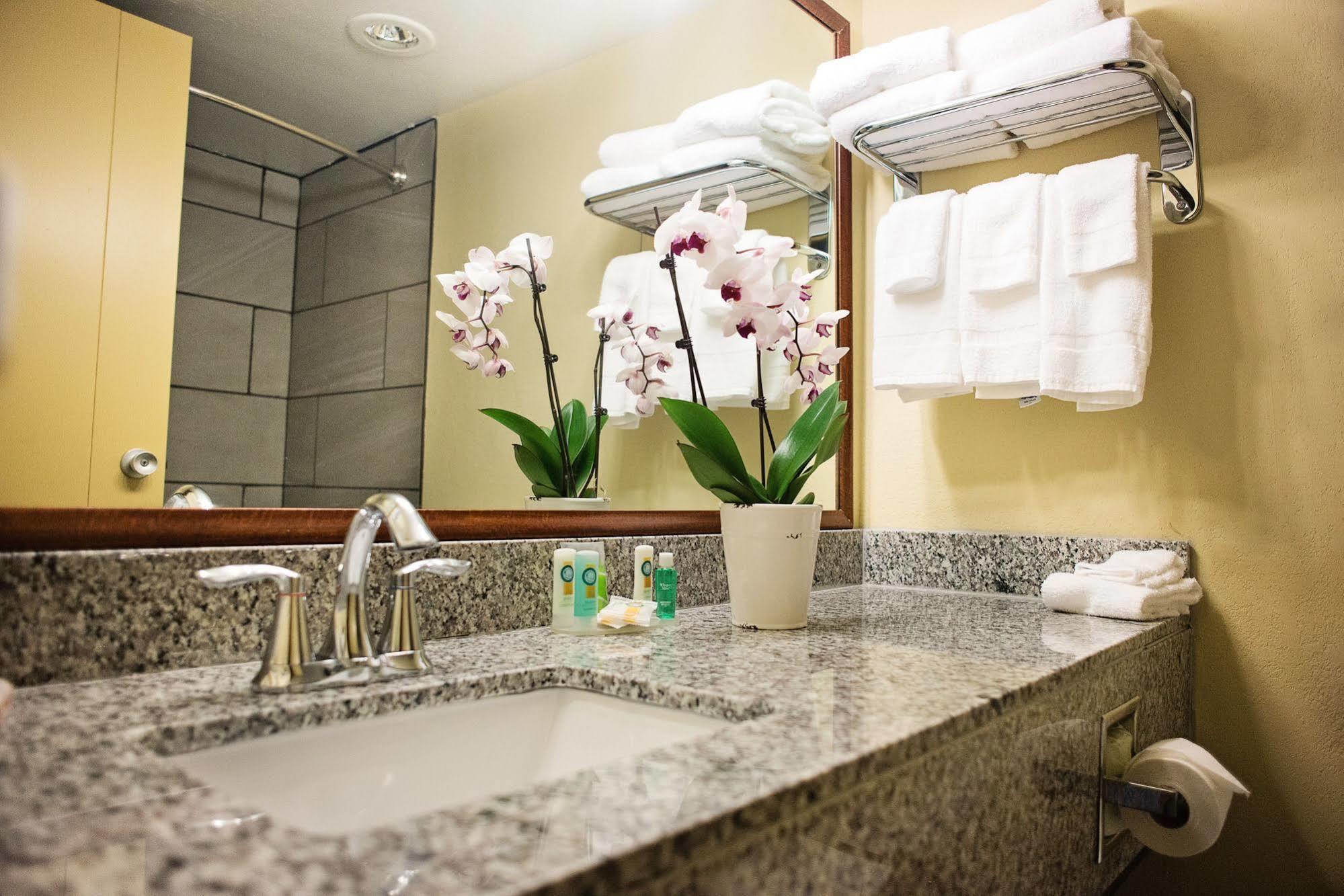 Quality Inn New Kensington Экстерьер фото