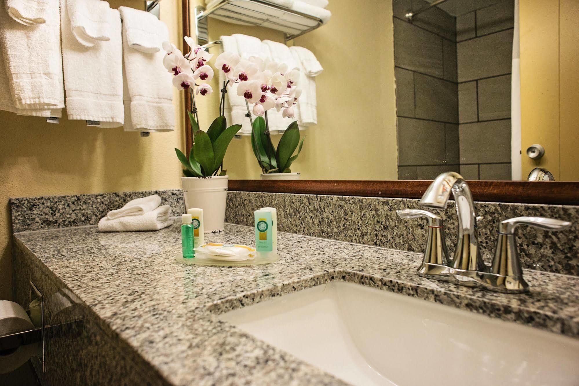 Quality Inn New Kensington Экстерьер фото