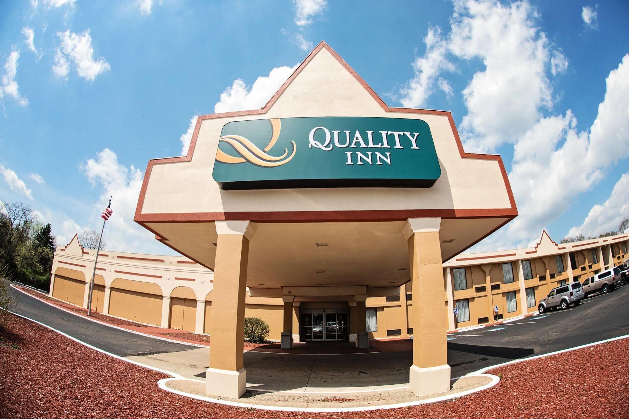 Quality Inn New Kensington Экстерьер фото